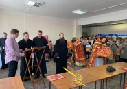 В день Святой Пасхи духовенство Тихвинского монастыря совершило Божественную Литургию в пункте временного размещения беженцев - 24.04.2022